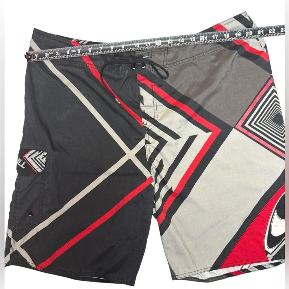 O'Neill Geometric Black, Red and Gray Print Board Shorts Mens Size 40